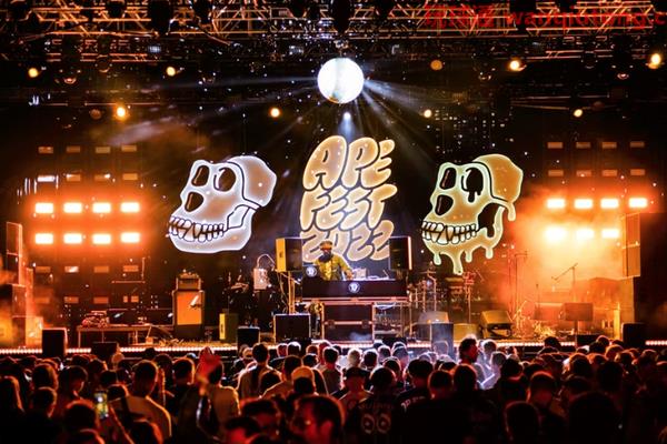 Questlove DJ 在 ApeFest 2022