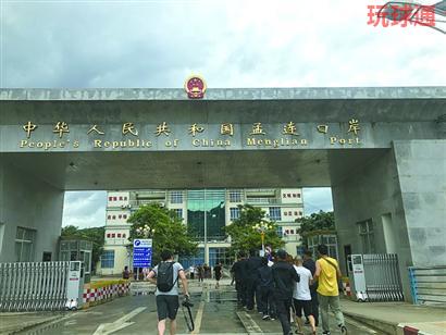 上海警方押解犯罪嫌疑人返回国境