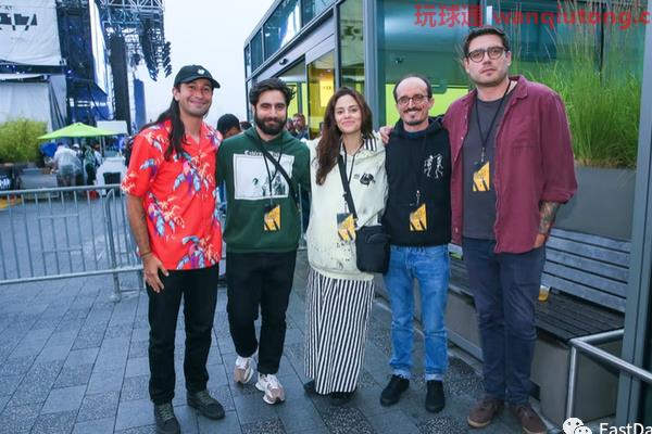 从左到右：Zeshan Ali (Sass), Kerem Atalay (Emperor Tomato Ketchup), Nicole Muniz (Yuga Labs CEO), Solano, and Aronow 在纽约的 ApeFest 2022Matteo Prandoni/Courtesy Yuga Labs。