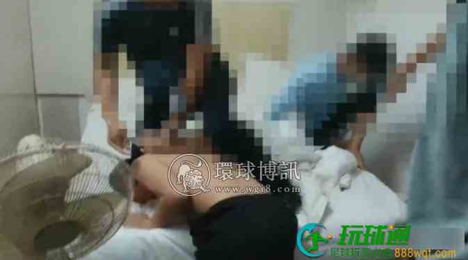 辣眼睛!肇庆警方抓捕现场!男子光着身被按床上! 辣眼睛!肇庆警方抓捕现场!男子光着身被按床上!