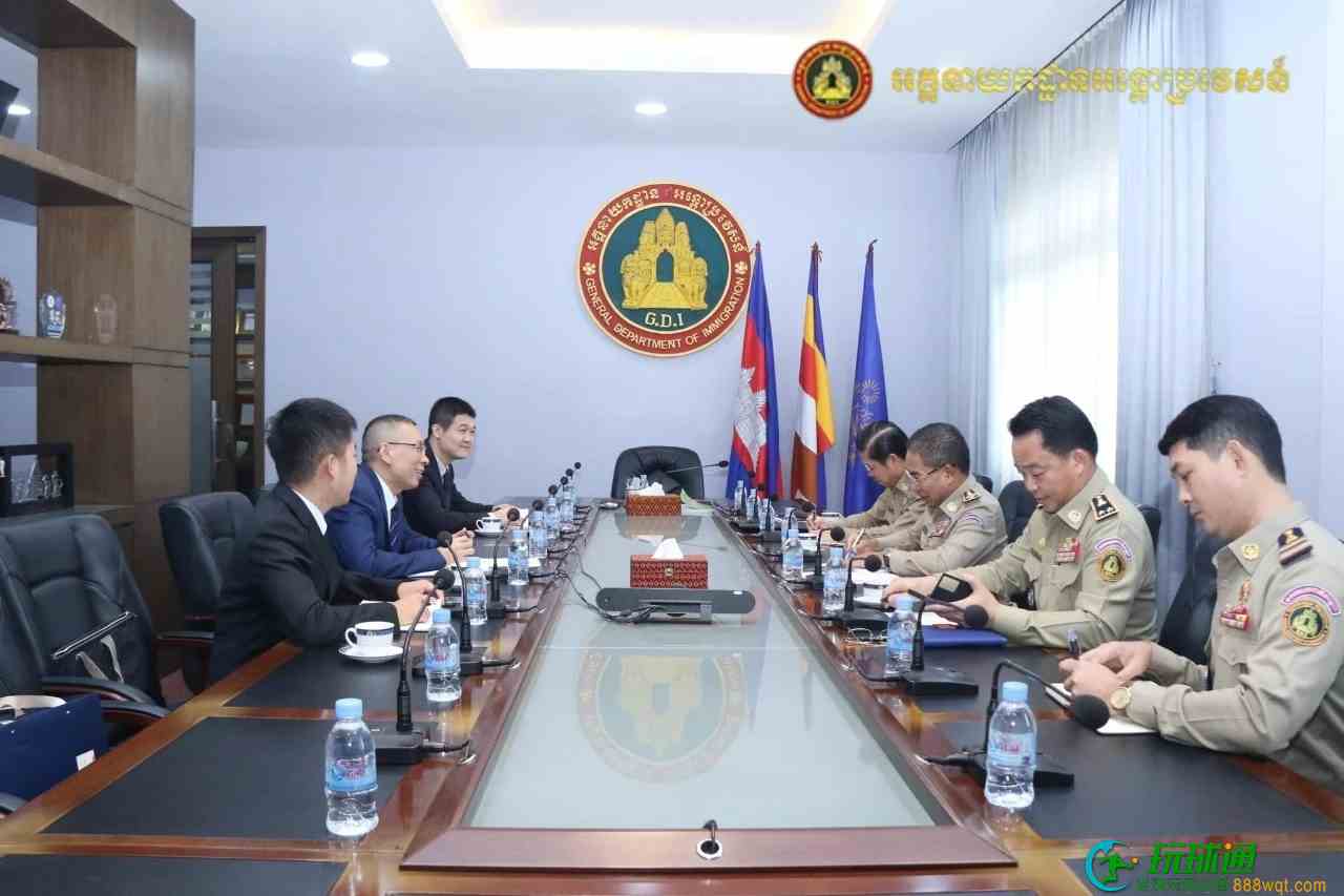 移民总局局长会见中国警方