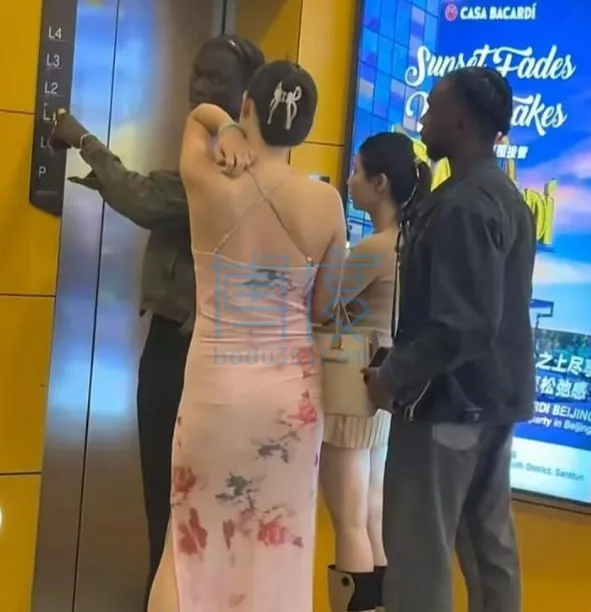 网友提醒：西港夜场小姐姐注意安全，绑匪已公然在金边大街实施绑架，专业团伙作案，年底出行需提高警惕